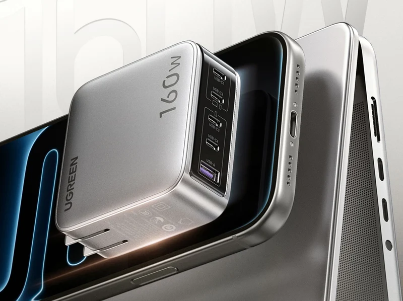 UGREEN 160W Fast Charging Display GaN Five-Port Charger