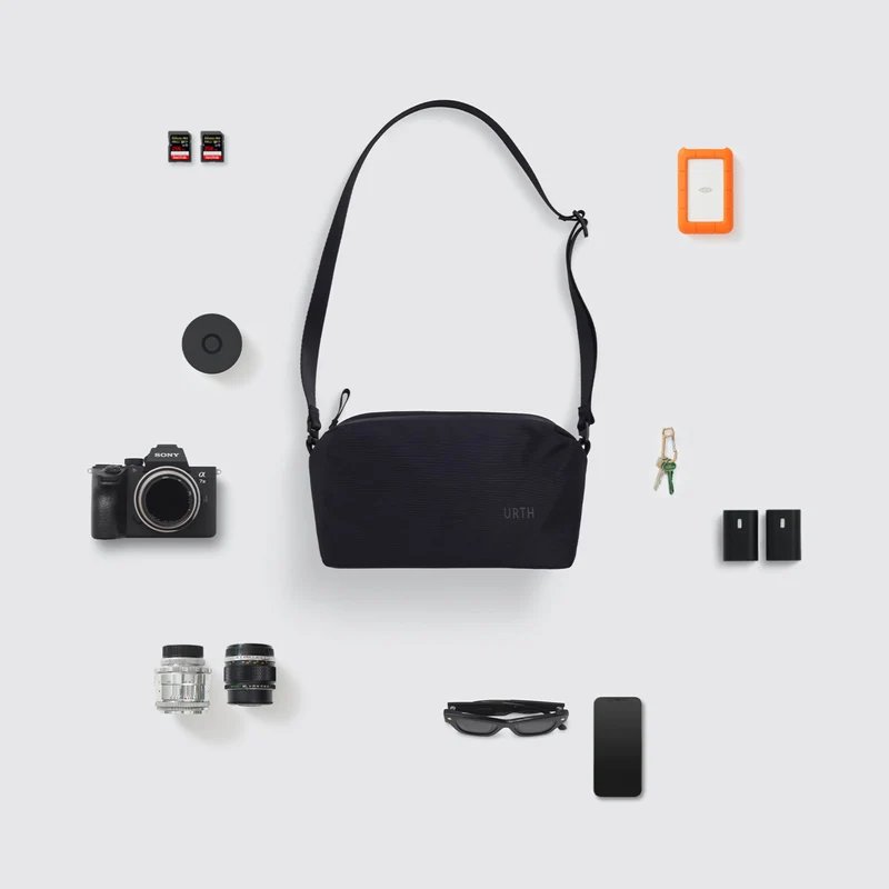 Urth Dolomite 7L Crossbody Camera Sling Bag (Black)