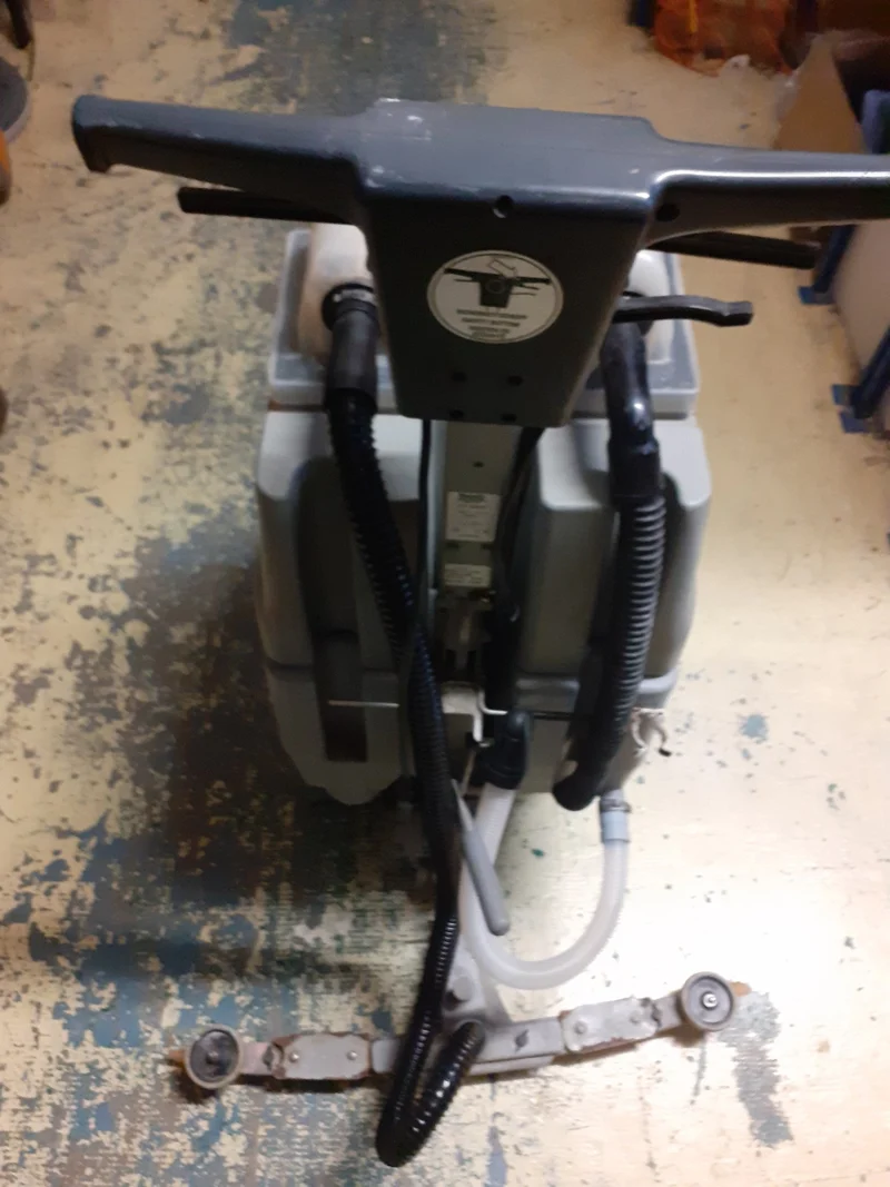 Autolaveuse à câble Numatic TT345T pour la location (30l)