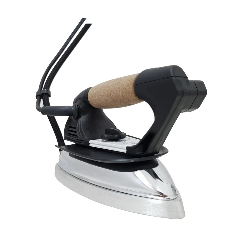EOLO Tavolo da Stiro TP08V Industriale Aspirante Riscaldato e Vaporizzante con Ferro da Stiro e Caldaia Made in Italy Garanzia 5 Anni Efficienza A++