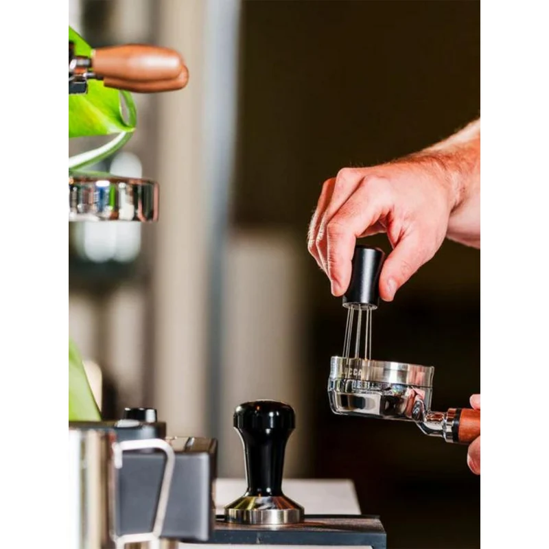 Lucca | Outil de distribution espresso WDT avec support