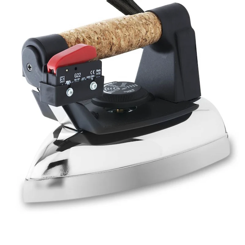 Sistema stirante Professionale AV01 FP RA con Caldaia in rame a Risparmio energetico Resistenza esterna anticalcare e Ricarica automatica Classe energetica A++ Made in Italy Garanzia 5 anni