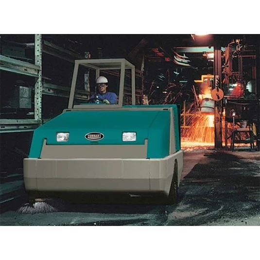 Mit Service-Garantie. Industrie-Aufsitzkehrsaugmaschine Tennant 800