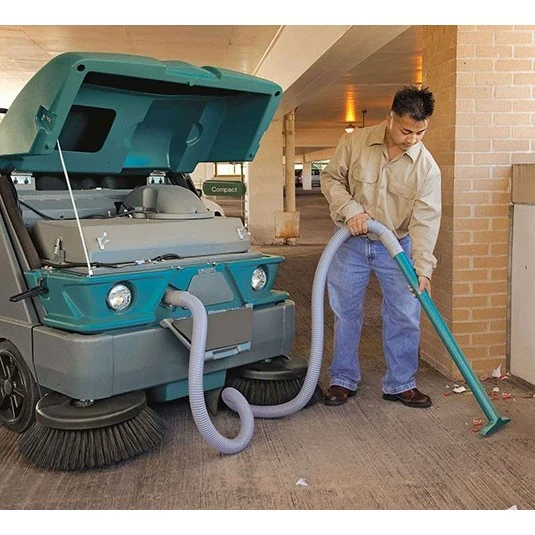 Mit Service-Garantie. Industrie-Aufsitzkehrsaugmaschine Tennant S20