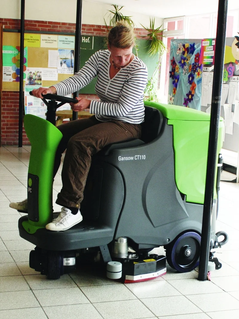 Mit Service-Garantie. Aufsitzscheuersaugmaschine IPC-Gansow CleanTime CT110