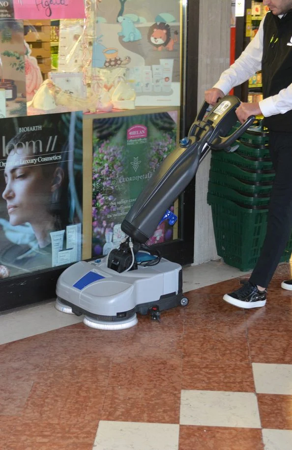 Mit Service-Garantie. Scheuersaugmaschine Flexy Hybrid